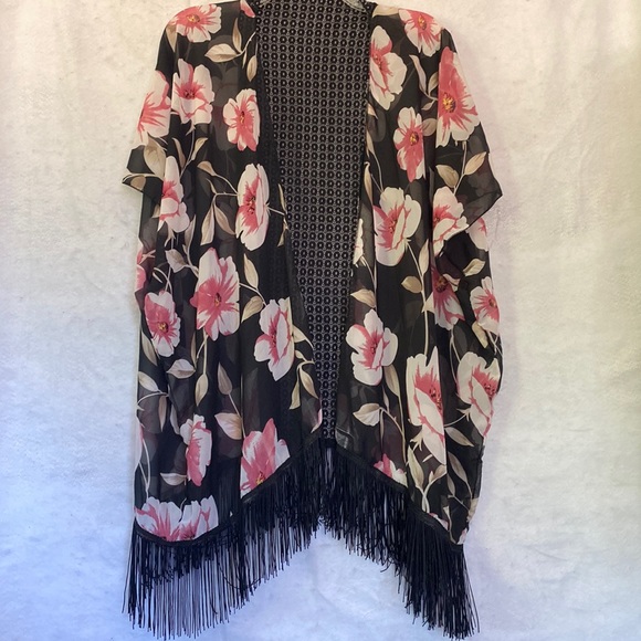 Black And Pink Tropical Floral Print Fringed Open Kimono Shawl - Picture 4 of 10